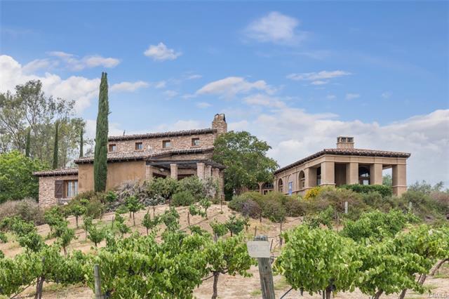 Beautiful Tuscan Farmhouse Located in the Gorgeous Wine Country of Temecula